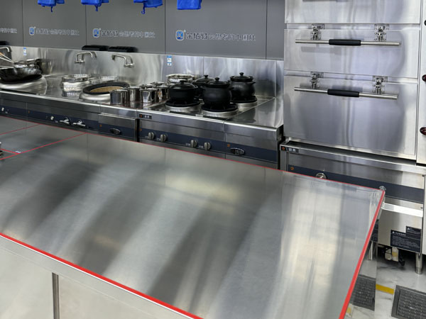 某快餐店商用厨具整体安装设计效果展示
